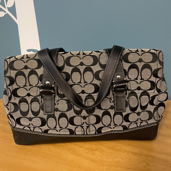 COACH Hamptons Signature Satchel - Picture 3 of 6